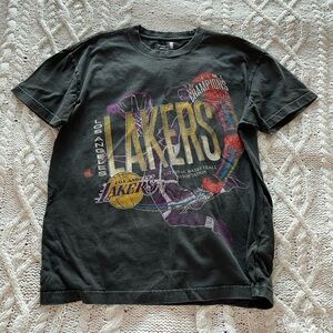 ABERCROMBIE & FITCH LAKERS T SHIRT